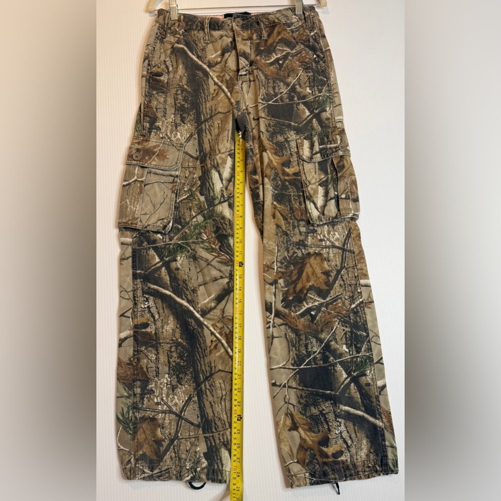 Realtree Camo Cargo Pants with Pink Waistband Detail - Size 6-8 SM - Picture 12 of 14